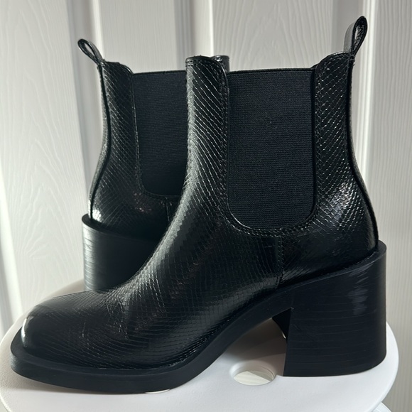 CHELSEA BOOTS WITH HEEL - Picture 14 of 15